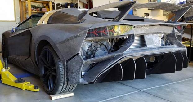 Un físico está imprimiendo en 3D un Lamborghini Aventador de tamaño real en su casa