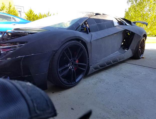Un físico está imprimiendo en 3D un Lamborghini Aventador de tamaño real en su casa