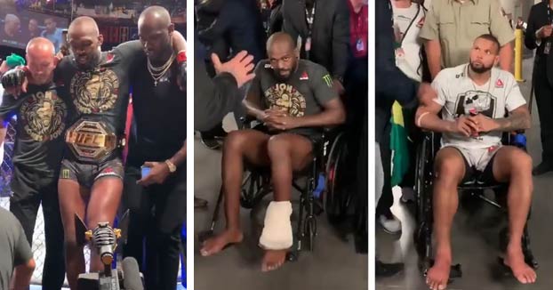 Dos luchadores de MMA abandonan el octógono en sillas de ruedas tras una pelea llena de patadas