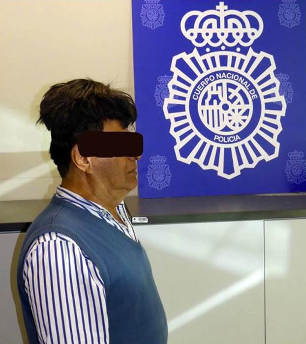 Cazado en el aeropuerto de Barcelona un mulero que ocultaba medio kilo de cocaína en su peluquín