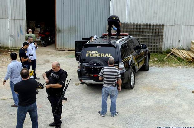 Se disfrazan de policías y roban 750 kilos de oro en el aeropuerto de São Paulo, al estilo 'La Casa de Papel'