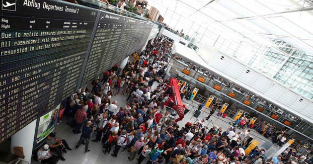 Un español abre una puerta equivocada en el aeropuerto de Múnich y obliga a cancelar 130 vuelos