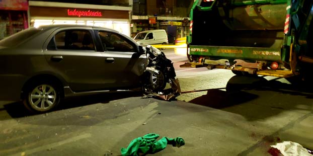 Le amputan una pierna a un basurero que fue embestido por un coche cuando iba en la parte trasera del camión