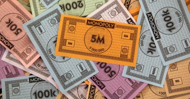 Dos turistas intentan pagar con dinero del Monopoly en un bar de Magaluf y acaban detenidos