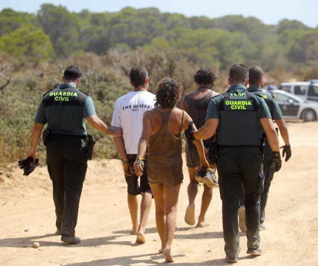 La Guardia Civil desmantela una fiesta ilegal en Ibiza. Más de 70 detenidos y 13 heridos