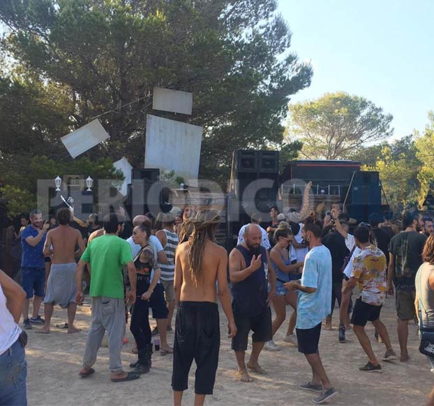 La Guardia Civil desmantela una fiesta ilegal en Ibiza. Más de 70 detenidos y 13 heridos
