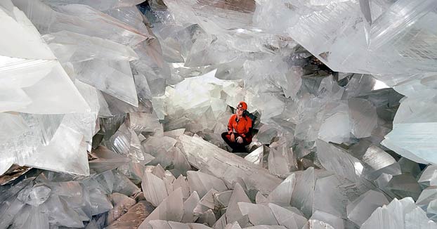 Abren al público 'La Geoda', una cueva de cristales gigantes a 60 metros de profundidad en Almería