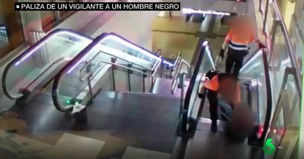 Un vigilante de una estación de Madrid agrede a un hombre negro y lo deja inconsciente