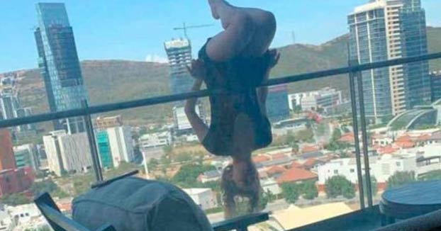 Una joven cae desde un quinto piso mientras practicaba yoga extremo