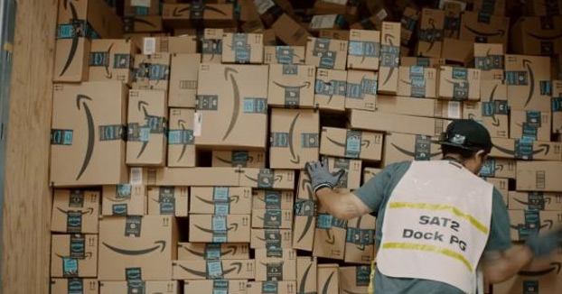 Un joven de Mallorca estafa 330.000 euros a Amazon devolviendo cajas llenas de tierra