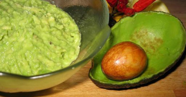 Confunde wasabi con guacamole y sufre el 'síndrome de corazón roto'