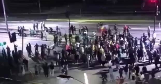 Un coche atropella a un grupo de manifestantes en Chile dejando 2 muertos y 9 heridos graves