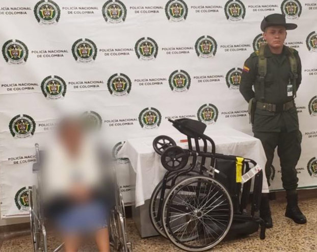 Detienen a anciana con 3 kilos de cocaína ocultos en su silla de ruedas cuando iba a volar a España