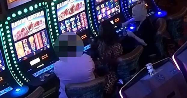 Dos mujeres drogan a un hombre en un casino de Hollywood y le acaban robando un Rolex de 15.000 dólares y todo el efectivo