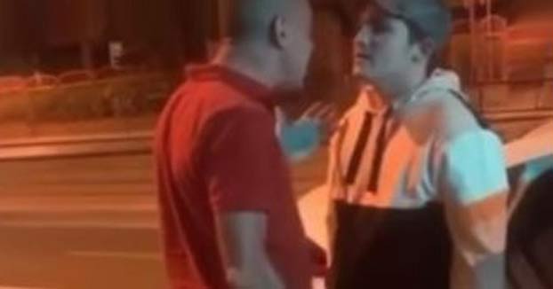 Un taxista de Granada le mete un cabezazo a un cliente porque se negaba a abonar un suplemento
