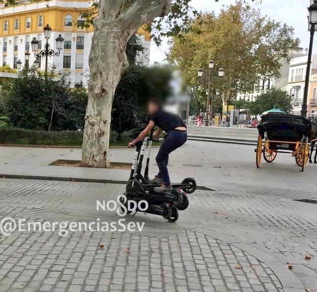 La Policía Local de Sevilla denuncia a un hombre por conducir sobre seis patinetes eléctricos