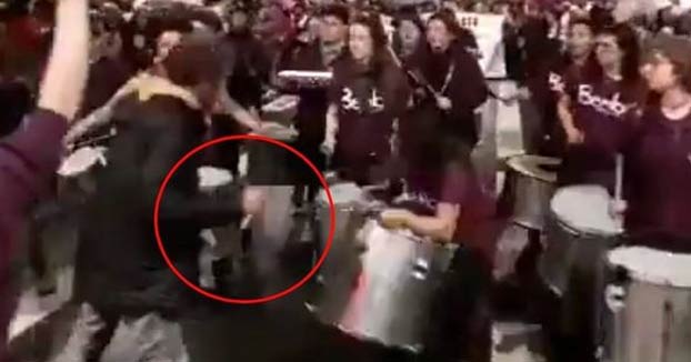 Un hombre irrumpe con una navaja en la manifestación del 25N en Granada