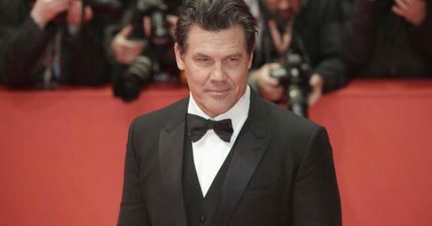 El actor Josh Brolin ha probado la moda de broncearse el ano y se ha abrasado la zona