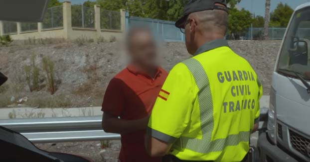 Un camionero triplica la tasa de alcohol permitida y acaba acusando a sus compañeros