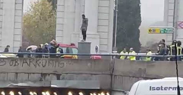 Un hombre se lanza al vacío desde un puente de la Glorieta de San Vicente en Madrid