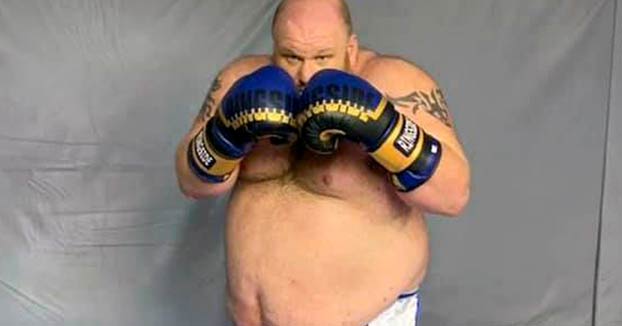 Exluchador de artes marciales mixtas de 186 kilos acaba KO en su debut en el boxeo