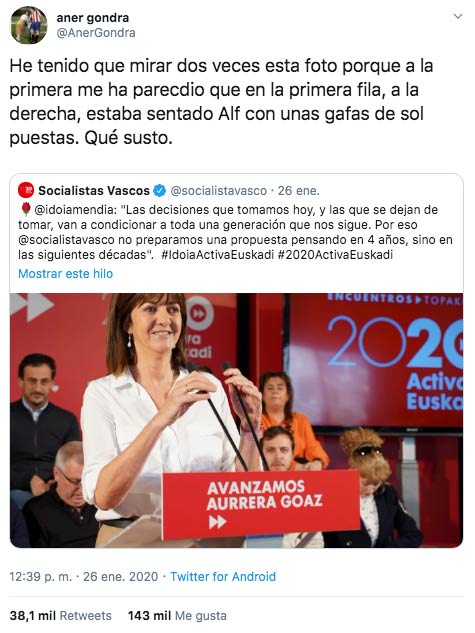 Alf en un mitin del PSOE: ''He tenido que mirar la foto dos veces porque me ha parecido ver a Alf a la derecha''