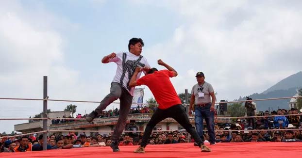 Chivarreto Boxing: Boxeo a puño limpio en una villa de Guatemala cada Viernes Santo