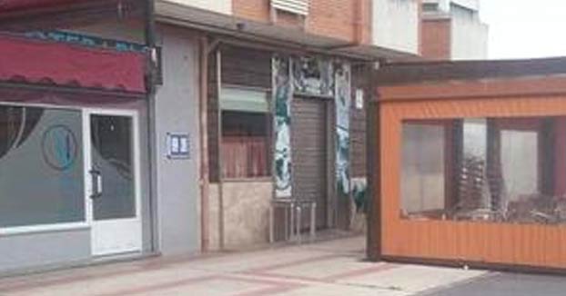 Así pide auxilio un hombre atrapado en un bar de León después de quedarse dormido en el baño