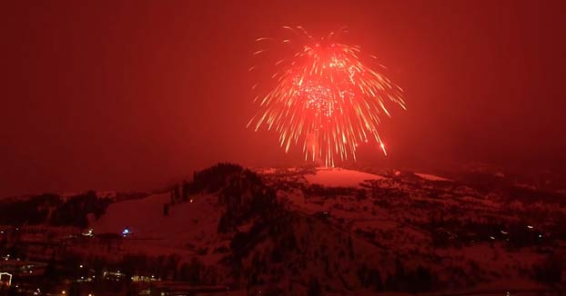 Lanzan el fuego artificial más grande del mundo en Colorado