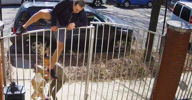 Una mujer no da controlado a su perro, se quita el bozal y ataca a un hombre que iba corriendo