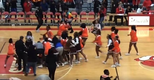 Batalla campal entre cheerleaders: acaban a puñetazo limpio