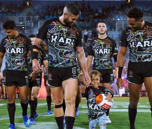 El gran gesto de un equipo de rugby que devolvió la sonrisa a Quaden Bayles, el niño víctima de bullying por su enanismo