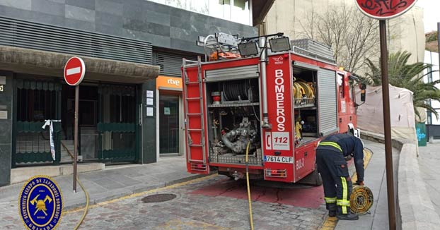 Sofocan un incendio en una vivienda de Granada avivado por la acumulación de papel higiénico