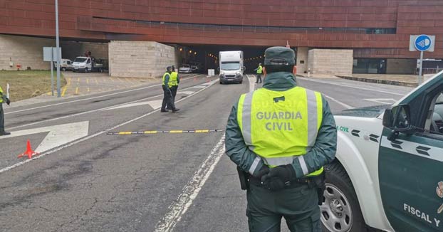 Una mujer escupe a siete guardias civiles al ser arrestada en Cuarte y luego da positivo en coronavirus