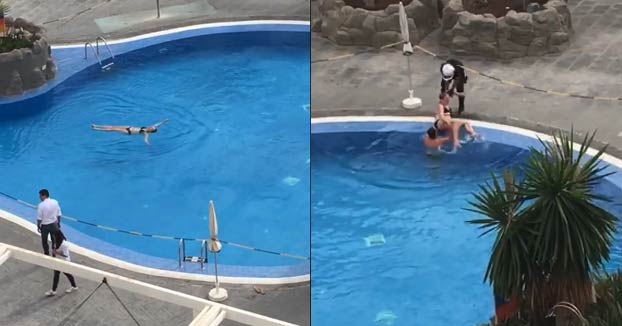 Momento en el que detienen a una mujer que se estaba dando un baño en la piscina de un hotel de Tenerife y no quería salir
