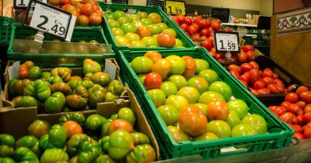 La Policía cierra en Madrid una frutería con un bar clandestino en la trastienda