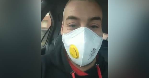 La Policía de Gijón busca al hombre que escondió droga en su mascarilla y se jactó de ello en un vídeo