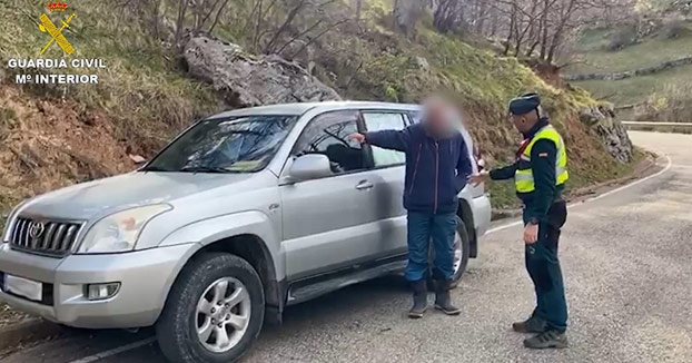 La Guardia Civil sorprende por tercera vez al montañero rompecuaretenas de Picos de Europa