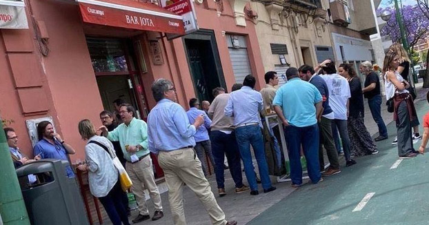 La Policía Local de Sevilla denuncia a diferentes bares por incumplimientos en el primer día de la Fase 1