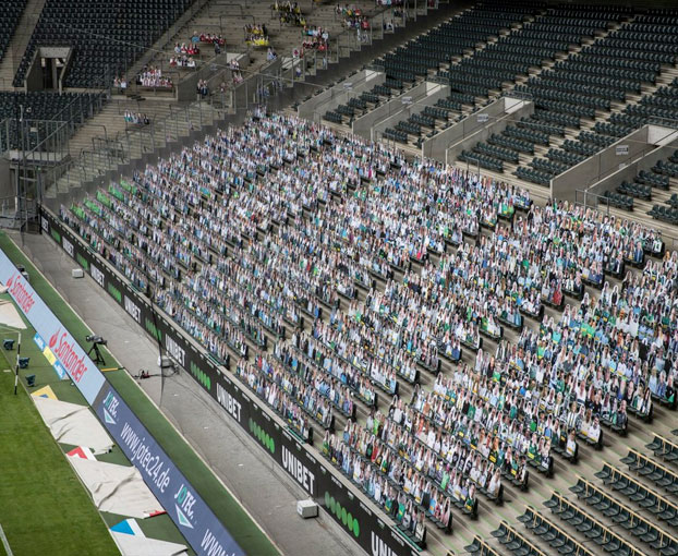 Bundesliga: a falta de hinchas, 13.000 figuras de cartón los reemplazaron en el estadio de Borussia Mönchengladbach