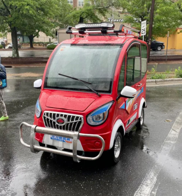 Así es como se conduce el coche eléctrico más barato del mundo