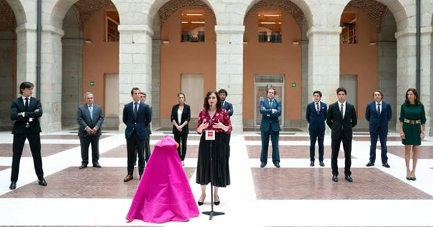 Ayuso propone una corrida de toros benéfica en homenaje a los sanitarios