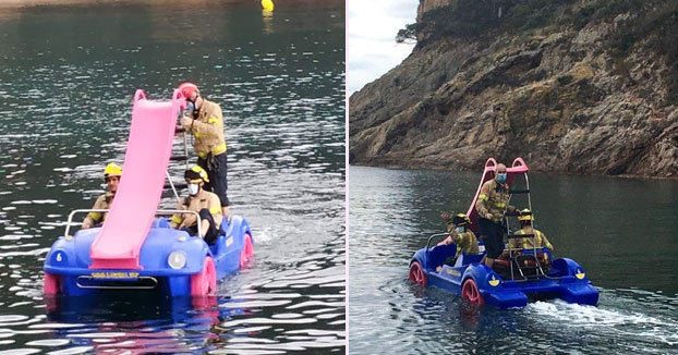 Los bomberos acuden al rescate de un submarinista en un patín de agua en Tossa de Mar