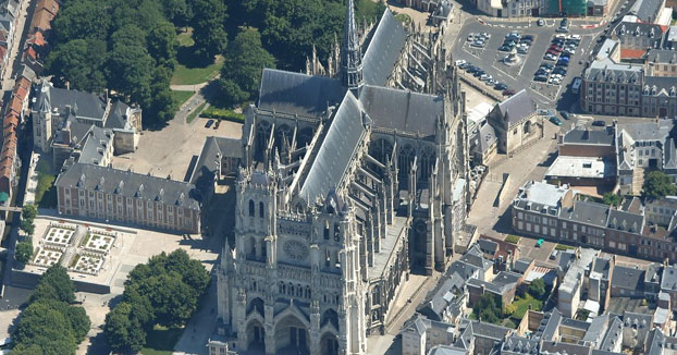 Las fases constructivas de la Catedral de Amiens reproducidas en un modelo 3D