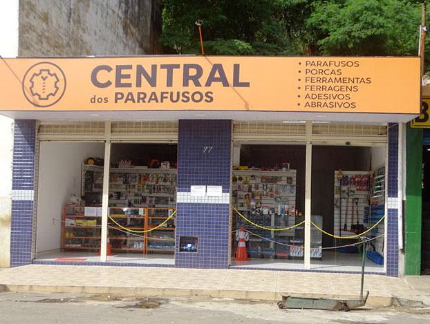 Inauguración de la tienda Central dos Parafusos. Nota: No usar mascarillas de color carne