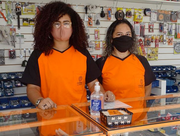 Inauguración de la tienda Central dos Parafusos. Nota: No usar mascarillas de color carne