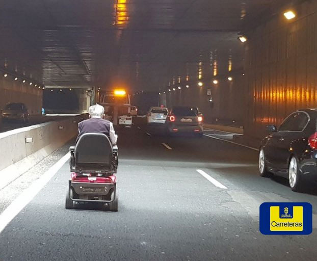 Atasco en un túnel de Gran Canaria por un hombre que circulaba en una silla de ruedas motorizada