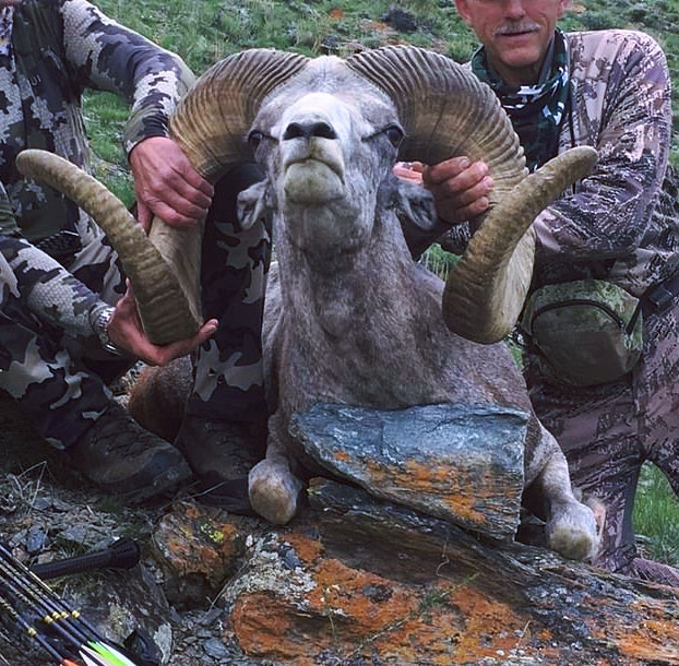 El hombre que mató al león Cecil da caza a un carnero salvaje protegido en Mongolia solo cuatro años después