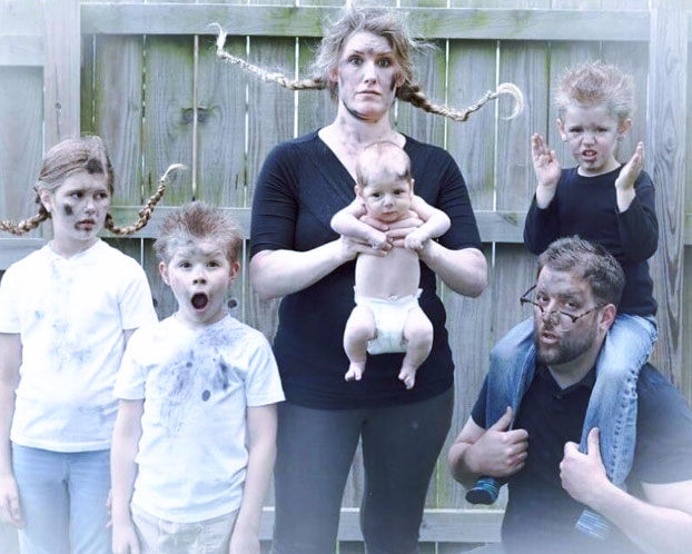 Foto de familia de la llegada de su cuarto hijo