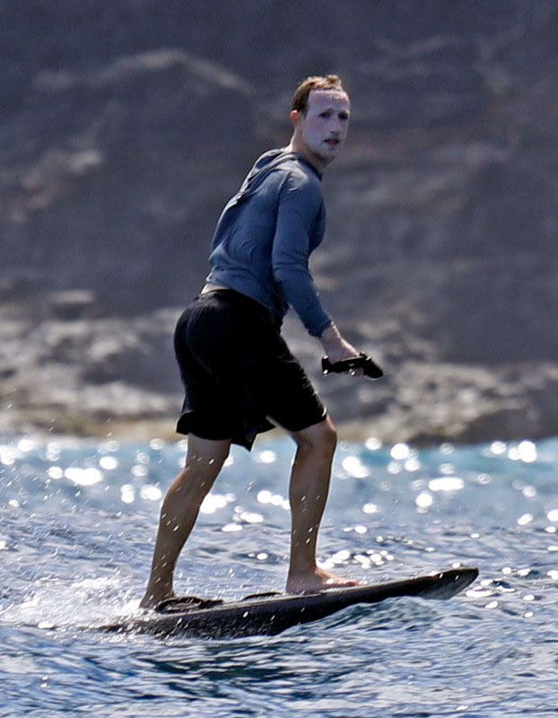 Mark Zuckerberg es el nuevo Joker: Foto que le sacaron mientras surfeaba en Hawai